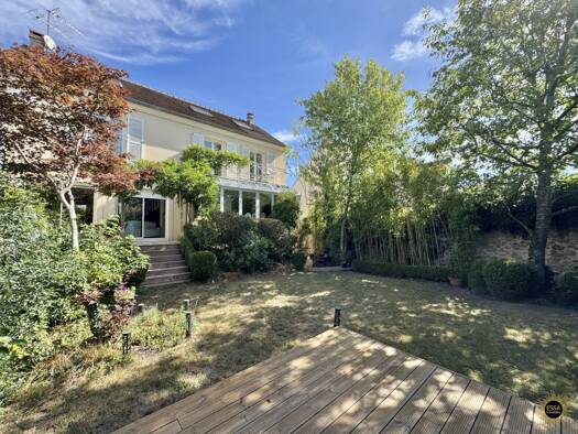 Maison à vendre 1 199 000 € 8 pièces 5 chambres 310 m² 390 m² de terrain Le Village Noisy-le-Roi 78590