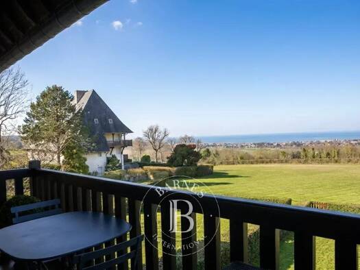 Appartement à vendre 300 000 € 2 pièces 1 chambre 51,82 m² 1er étage Tourgéville 14800