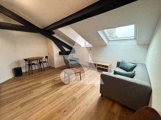 Appartement à louer 900 € 3 pièces 2 chambres 36 m² Étage 3/3 Centre Ville Valserhône 01200