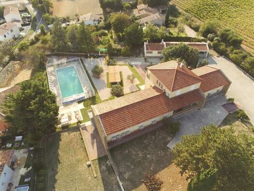 Hôtel à vendre Fonds de commerce 1 852 000 € 21 pièces 528 m² d'espace de restauration Le Castellet 83330