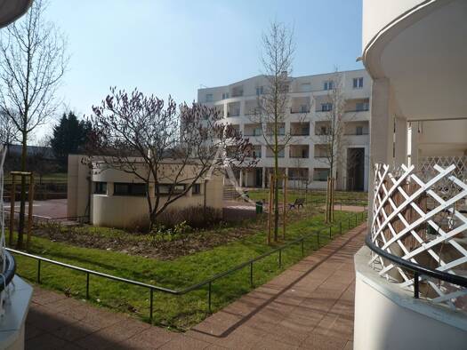 Appartement à louer 949 € 2 pièces 1 chambre 56 m² Étage 1/3 Les Esperances Ermont 95120