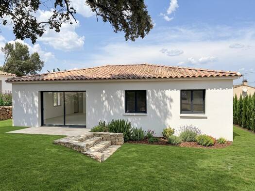 Maison de plain-pied à vendre 438 000 € 4 pièces 3 chambres 98,5 m² 770 m² de terrain Est Saint-Maximin-la-Sainte-Baume 83470