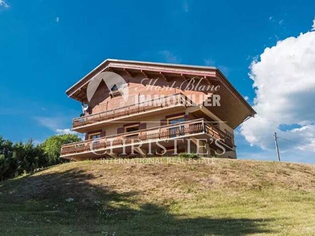 Chalet à vendre 1 500 000 € 7 pièces 6 chambres 300 m² 2 517 m² de terrain Notre-Dame-de-Bellecombe 73590