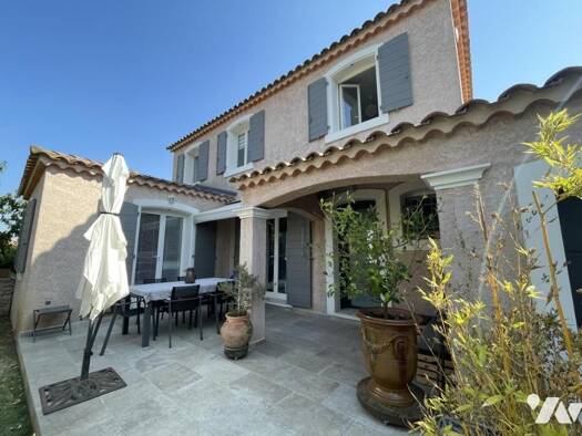 Maison à vendre 423 225 € 6 pièces 4 chambres 130 m² 663 m² de terrain Entraigues-sur-la-Sorgue 84320