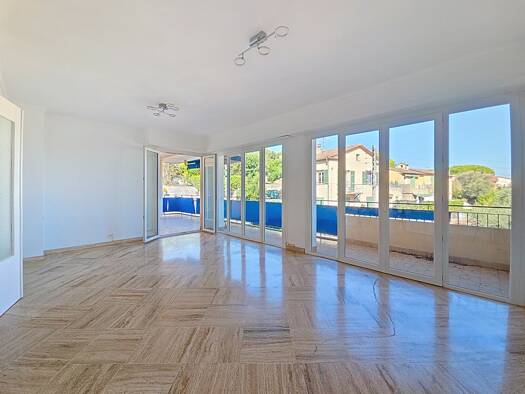Appartement à vendre 349 000 € 3 pièces 2 chambres 77 m² Étage 1/3 Vence 06140