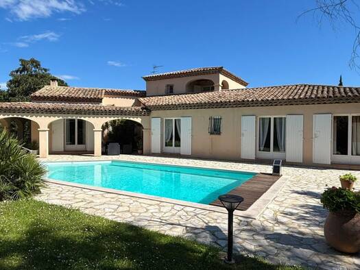 Villa à vendre 590 000 € 6 pièces 4 chambres 180 m² 2 545 m² de terrain Nîmes 30000