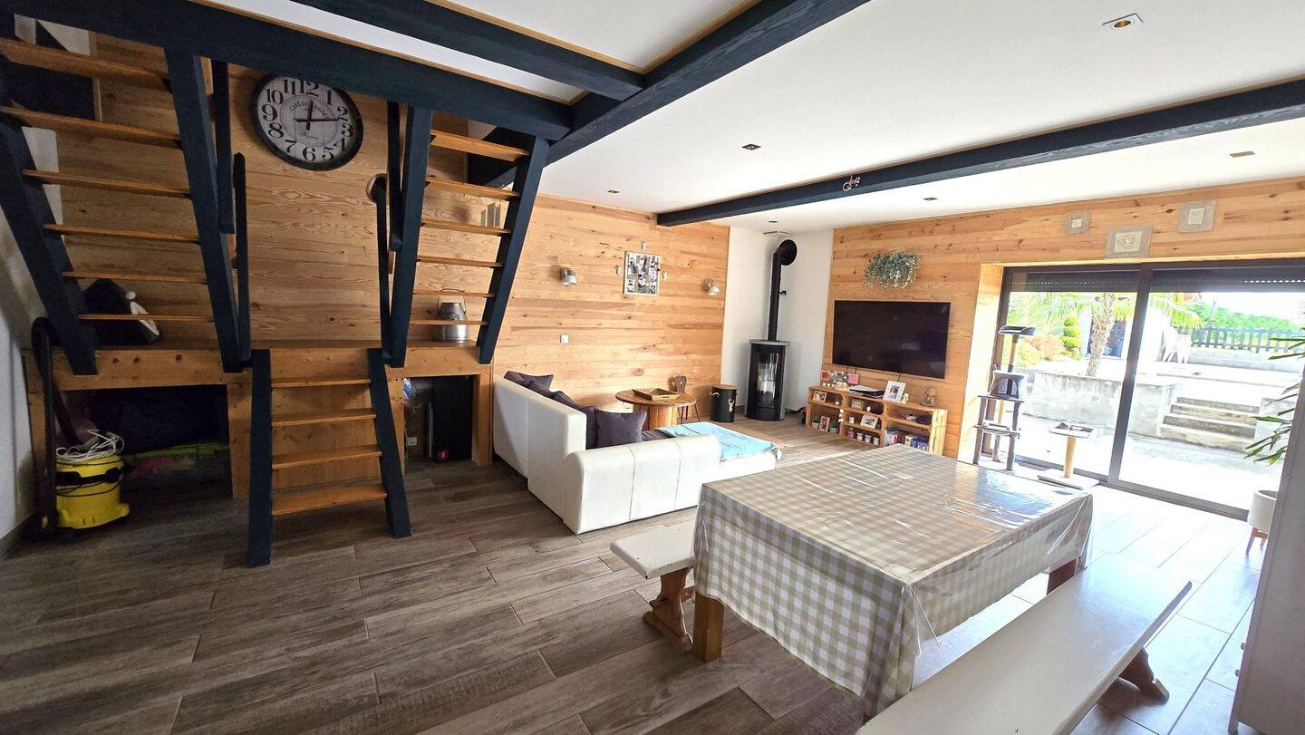 Maison à vendre, 132m², SAINT GEORGES DE RENEINS