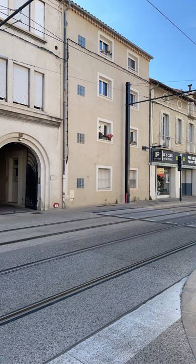 Appartement à louer 700 € 3 pièces 2 chambres 58 m² Étage 1/3 Avignon 84000