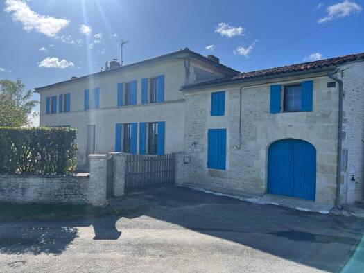 Maison à vendre 378 000 € 5 pièces 4 chambres 204,4 m² 1 690 m² de terrain Saint-André-de-Lidon 17260