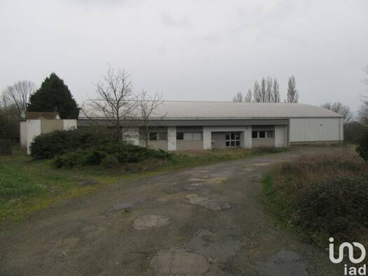 Immeuble à vendre 441 000 € 1 664 m² Cirières 79140