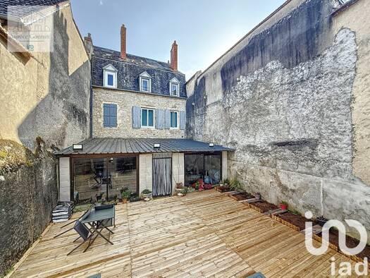 Maison de ville à vendre 183 000 € 6 pièces 5 chambres 278 m² 559 m² de terrain Saint-Pierre-le-Moûtier 58240