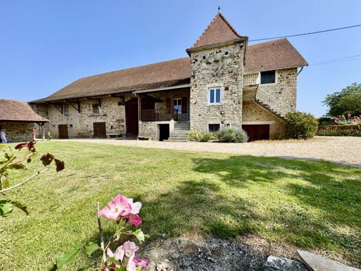 Villa à vendre 790 000 € 5 pièces 3 chambres 110 m² 803 643 m² de terrain Charolles 71120