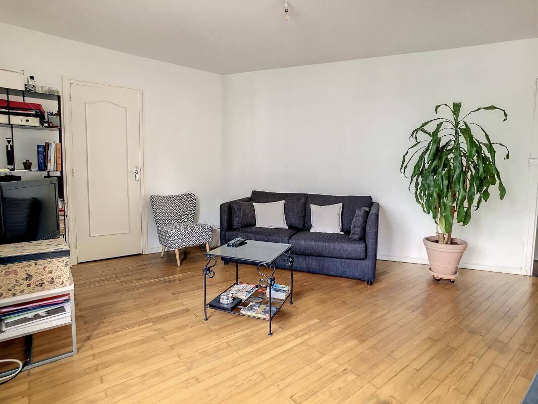 T2 NON MEUBLE - 45 m2 - BALCON - CAVE - 69100 VILLEURBANNE — 4