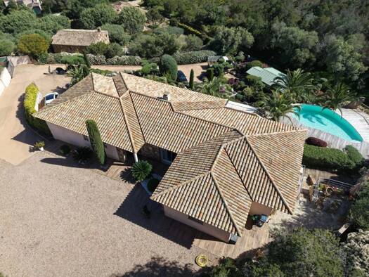 Maison à vendre 1 990 000 € 13 pièces 9 chambres 296 m² 2 586 m² de terrain Zone Périphérique Porto-Vecchio 20137