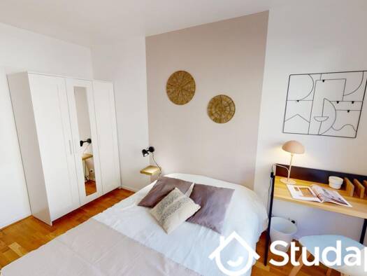 Studio à louer 1 035 € 1 pièce 1 chambre 89 m² 2ème étage Hôtel de Ville Courbevoie 92400