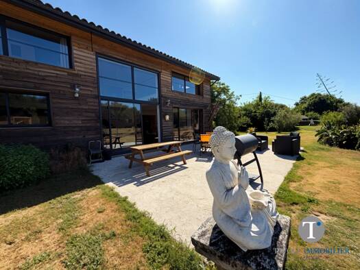 Maison à vendre 515 000 € 9 pièces 5 chambres 230 m² 2 400 m² de terrain Saint-Vivien-de-Médoc 33590