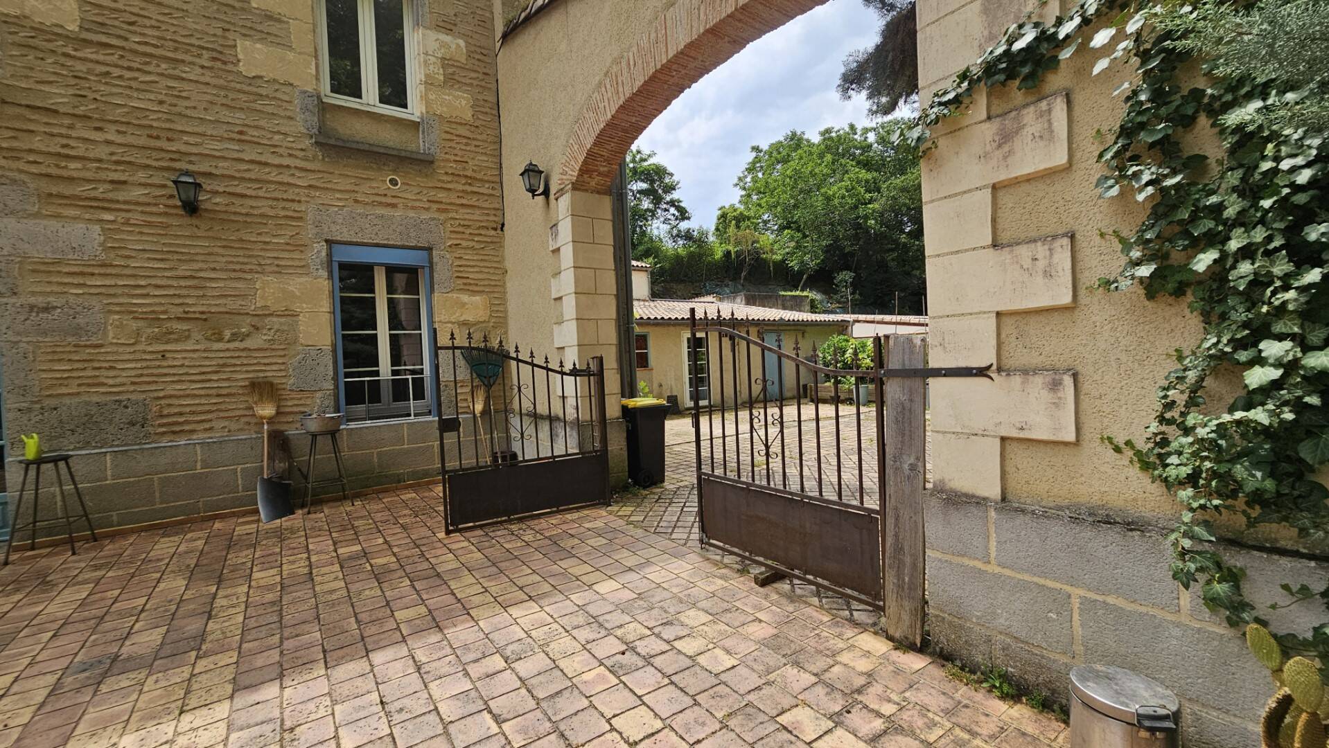 Maison à vendre, 600m², LE MAS D'AGENAIS