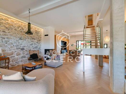 Maison à vendre - Première occupation 1 500 000 € 5 pièces 4 chambres 236,25 m² 456 m² de terrain Talloires-Montmin 74290