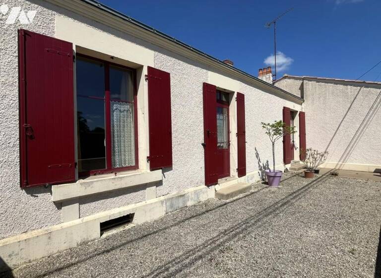 Maison à vendre 156 600 € 4 pièces 3<br/>chambres 90 m²<br/>superficie 482 m²<br/>terrain Lucon 85400