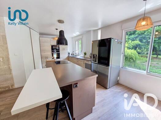Maison à vendre 398 000 € 6 pièces 3 chambres 199 m² 3 950 m² de terrain Échiré 79410