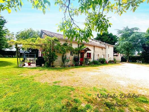 Maison à vendre 228 500 € 6 pièces 4 chambres 185 m² 6 332 m² de terrain Lusignan 86600