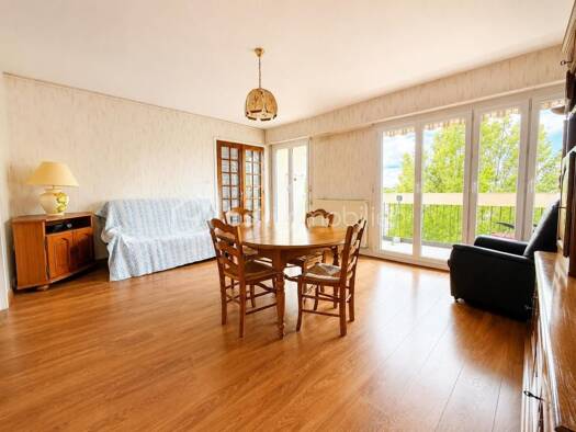 Appartement à vendre 145 000 € 4 pièces 3 chambres 90 m² Étage 8/8 Robretières La Roche-sur-Yon 85000