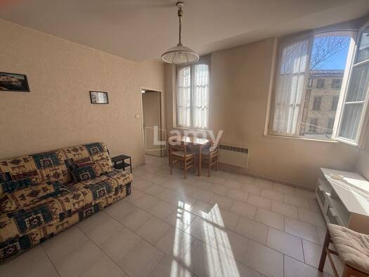 Appartement à louer 537 € 1 pièce 30,3 m² Étage 2/3 Centre Ville Salon-de-Provence 13300
