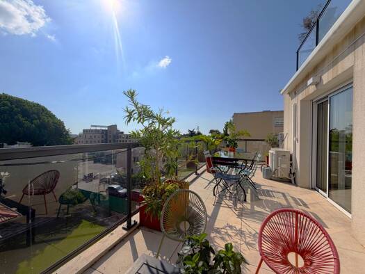 Appartement à vendre 450 000 € 3 pièces 2 chambres 72 m² Étage 3/4 Les Condamines Saint-Laurent-du-Var 06700