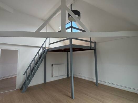 Appartement à louer 695 € 2 pièces 1 chambre 51,5 m² Étage 2/2 Centre Croix 59170