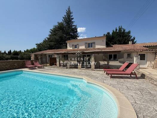 Villa à vendre 893 000 € 4 pièces 3 chambres 160 m² 1 000 m² de terrain Saint-Rémy-de-Provence 13210