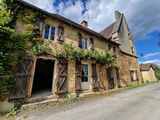 Maison à vendre 265 000 € 8 pièces 5 chambres 220 m² 1 930 m² de terrain Sergeac 24290