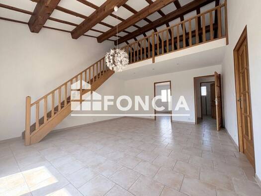 Appartement à louer 1 200 € 3 pièces 2 chambres 77,1 m² 1er étage Le Castellet 83330