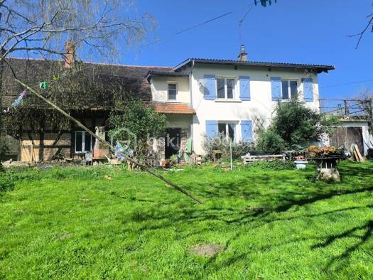 Ferme à vendre 170 000 € 7 pièces 6 chambres 180 m² 10 093 m² de terrain La Chapelle-Thècle 71470