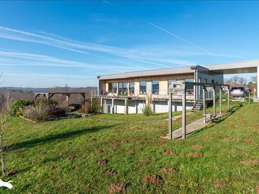 Maison à vendre 368 100 € 4 pièces 3 chambres 135 m² 4 387 m² de terrain Loubejac 24550