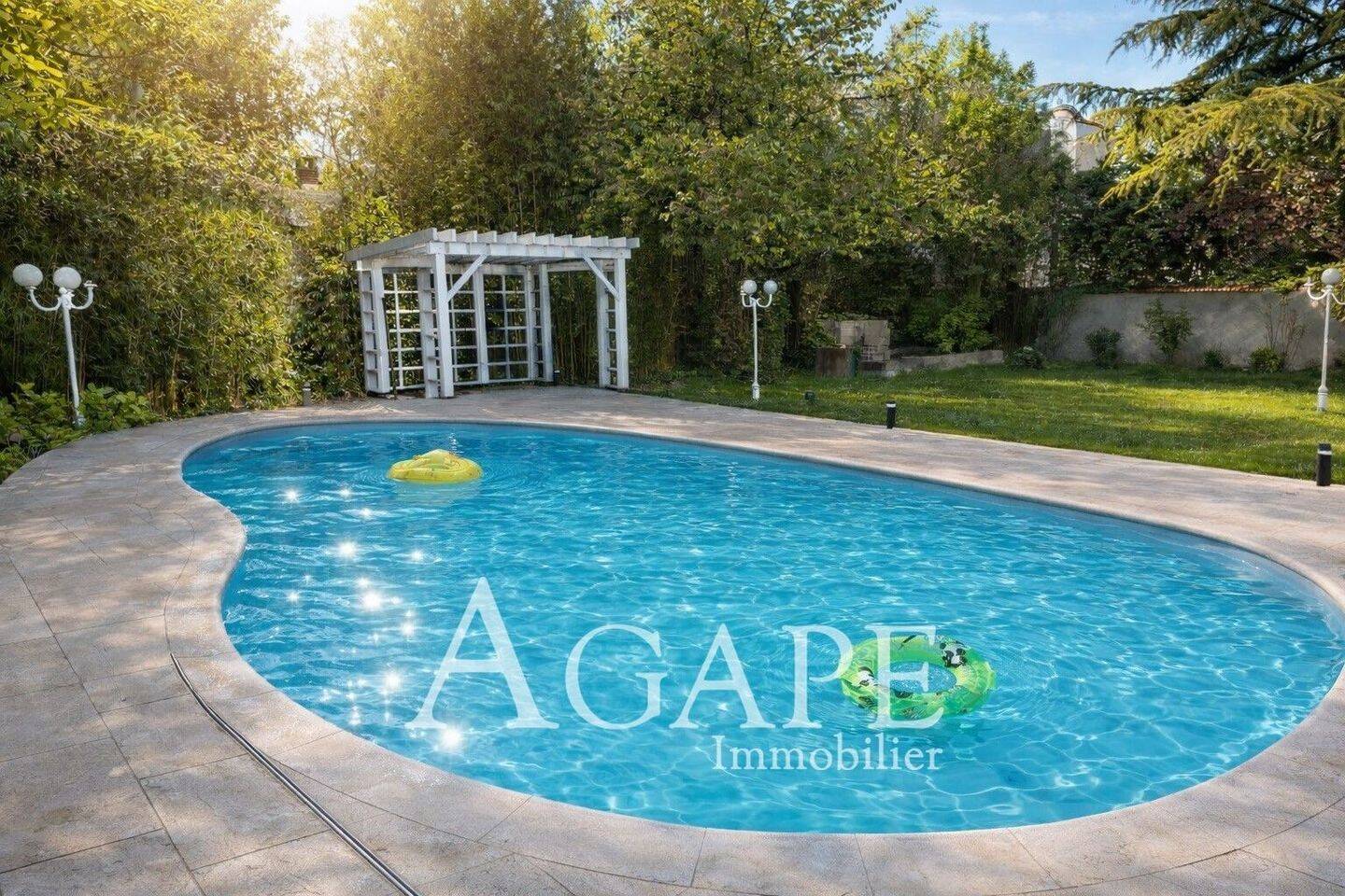 Maison à vendre, 346m², SAINT MAUR DES FOSSES