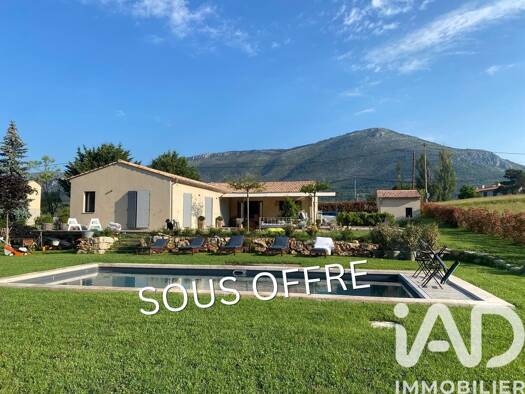 Maison de plain-pied à vendre 549 500 € 5 pièces 3 chambres 155 m² 2 200 m² de terrain La Roque-Esclapon 83840