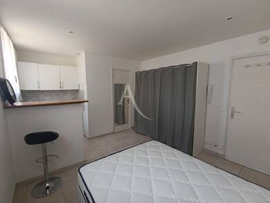 Appartement à louer 600 € 1 pièce 16 m² 4 étages Savigny sur Orge 91600