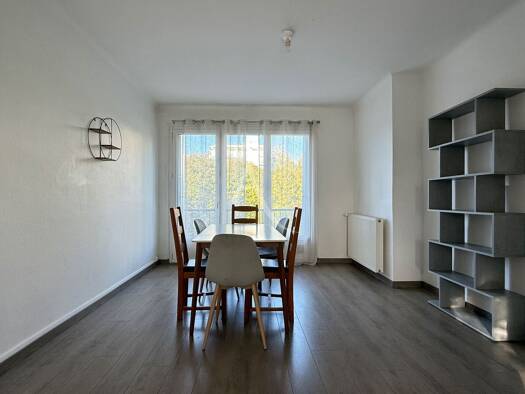 Appartement à vendre 141 600 € 4 pièces 3 chambres 77 m² Étage 2/2 Pentagone La Roche-sur-Yon 85000