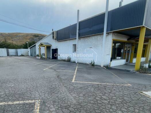 Espace bureau à vendre 455 000 € 430 m² de bureaux divisible à partir de 1 274 m² Graveson 13690