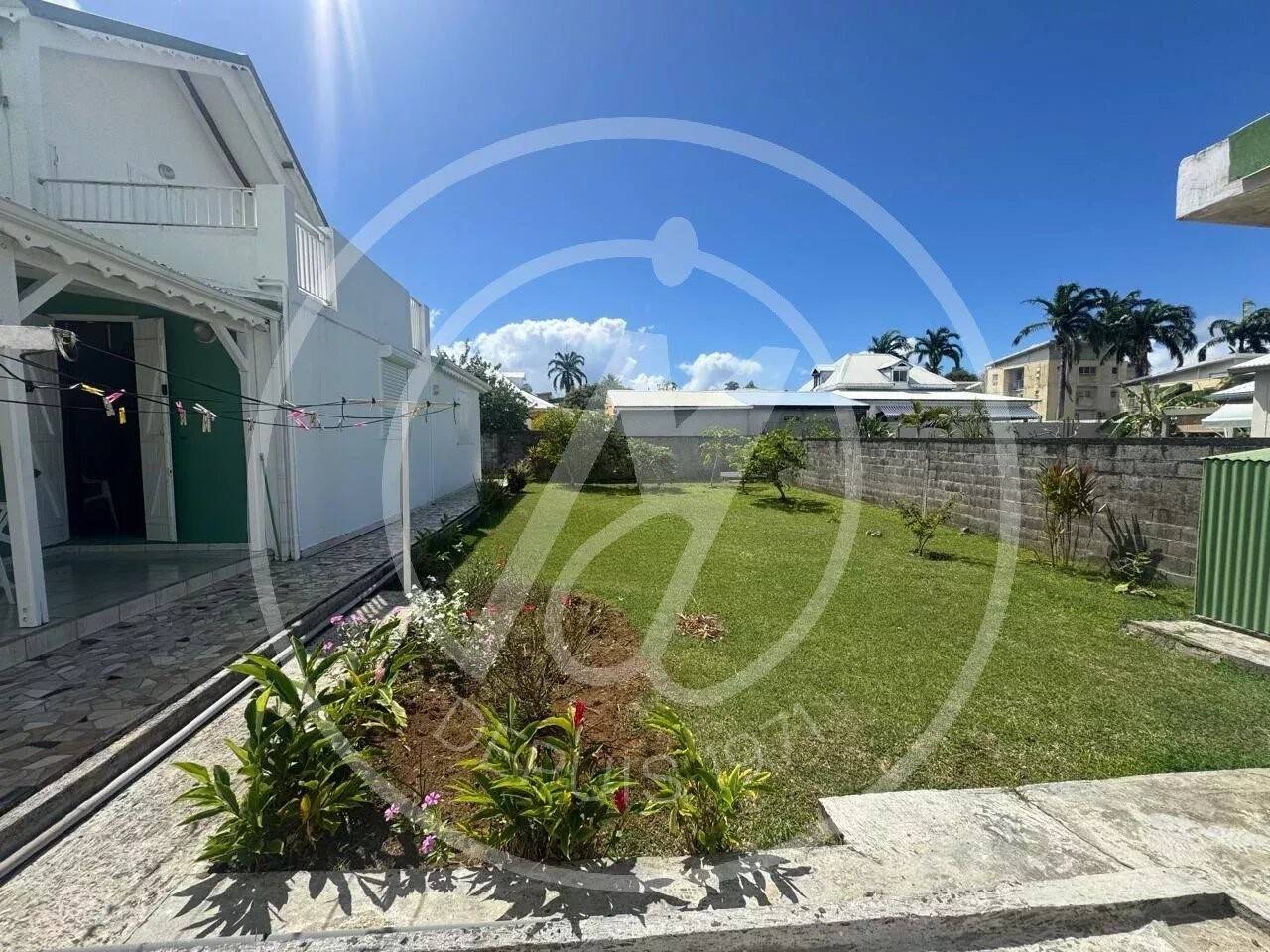 Maison à vendre, 197m², PETIT BOURG
