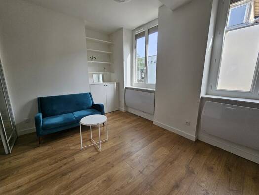 Appartement à louer 985 € 1 pièce 43,2 m² Étage 4/4 Lyon 2ème arrondissement 69002