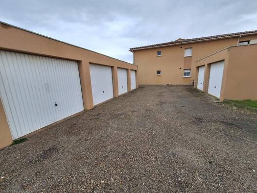 Parking à louer 65 € 15 m² Nevons-route d'Apt L'Isle-sur-la-Sorgue 84800