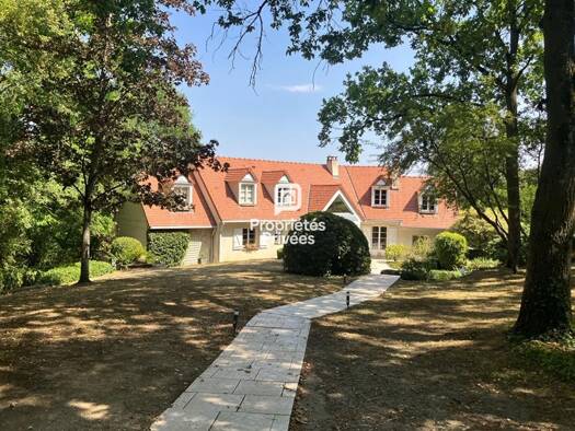 Maison à vendre 680 000 € 9 pièces 5 chambres 280 m² 5 413 m² de terrain Septeuil 78790