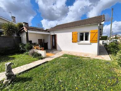 Maison de plain-pied à vendre 319 800 € 4 pièces 2 chambres 61 m² 302 m² de terrain Verthamon-Haut Brion Pessac 33600