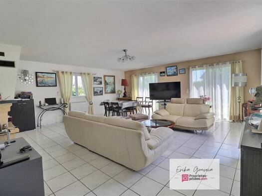 Maison de plain-pied à vendre 325 000 € 4 pièces 3 chambres 120 m² 1 035 m² de terrain Bordeaux-Saint-Clair 76790