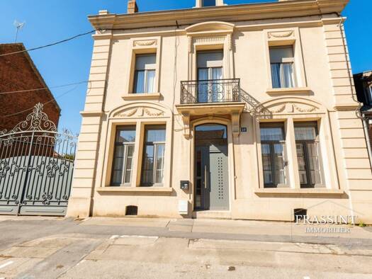 Maison à vendre 264 900 € 7 pièces 4 chambres 177 m² 702 m² de terrain Cambrai 59400
