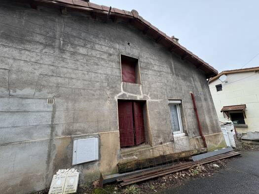 Maison à vendre 87 000 € 5 pièces 1 chambre 130 m² 300 m² de terrain Sud Est Le Chambon-Feugerolles 42500