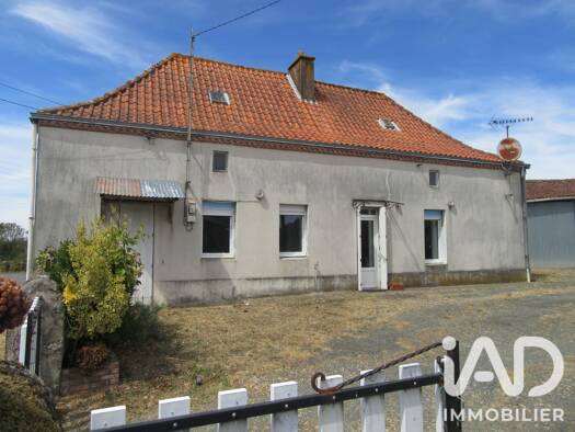 Maison à vendre 126 900 € 4 pièces 2 chambres 111 m² 2 310 m² de terrain Moncoutant-sur-Sèvre 79320