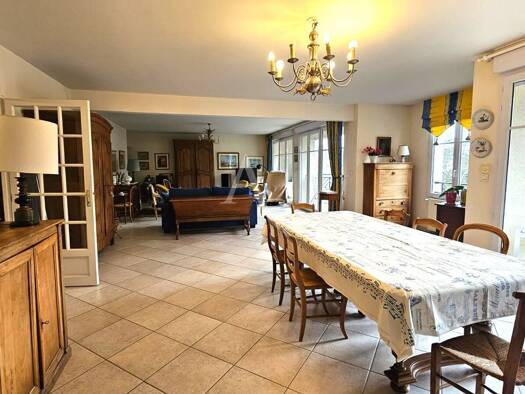 Appartement à vendre 399 350 € 5 pièces 3 chambres 164 m² Étage 2/3 Soissons 02200