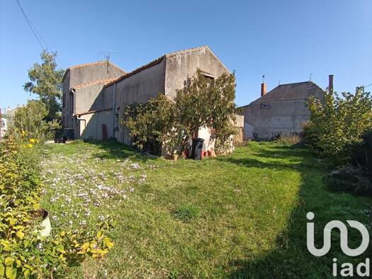 Maison à vendre 59 900 € 3 pièces 2 chambres 97 m² 675 m² de terrain Irais 79600